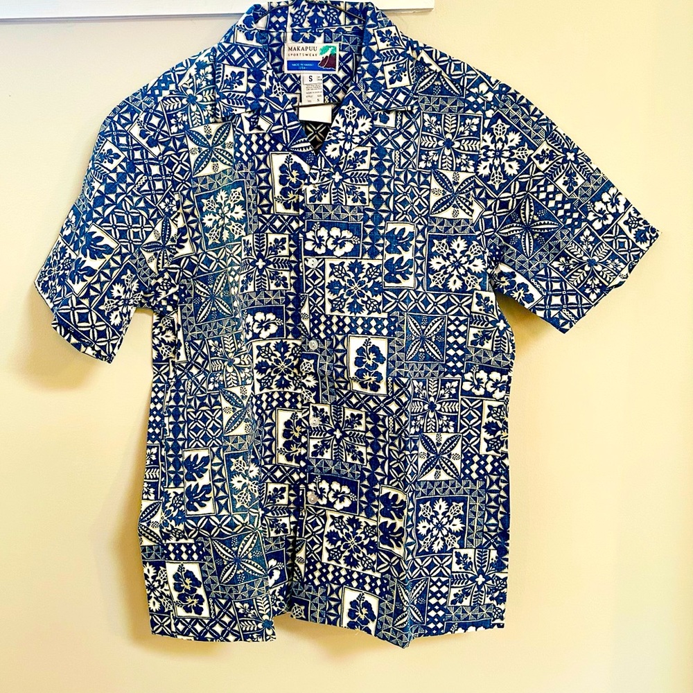 Makapuʻu Aloha Shirt, size small, new with tags